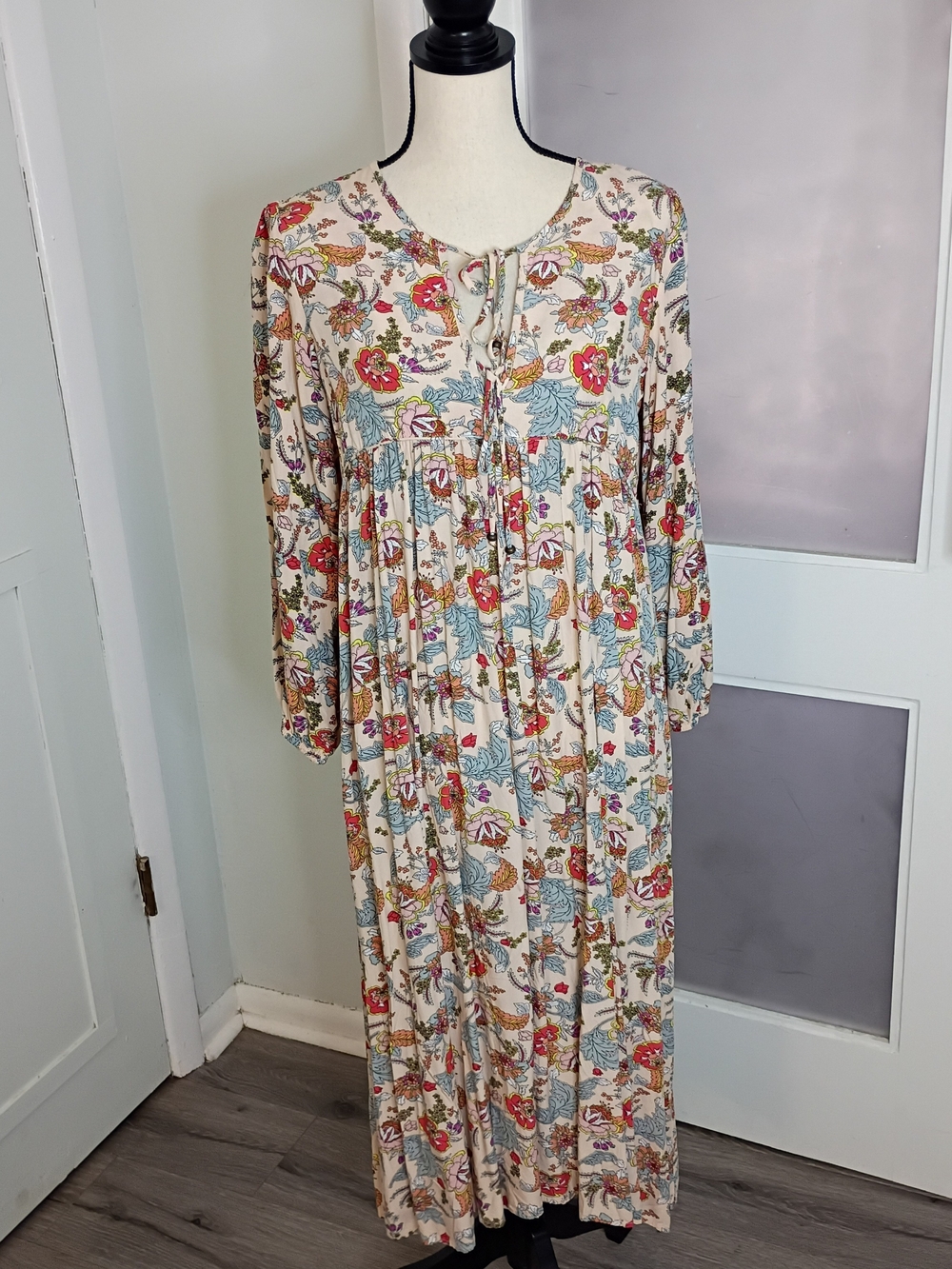 SundayUp Multicolor Floral Paisley Boho Maxi Dress W/ Keyhole Tie Front, Small